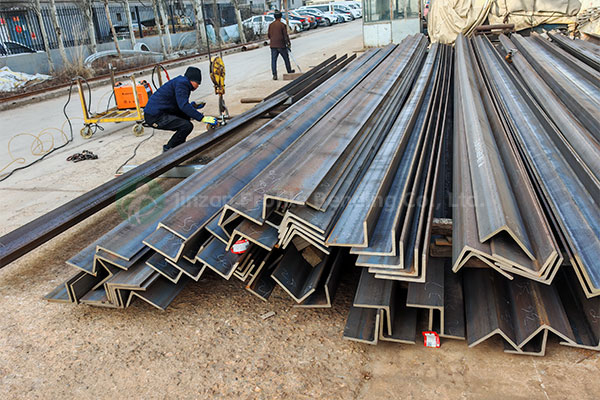 Stretch Bending of 200×125×14 Angle Steel